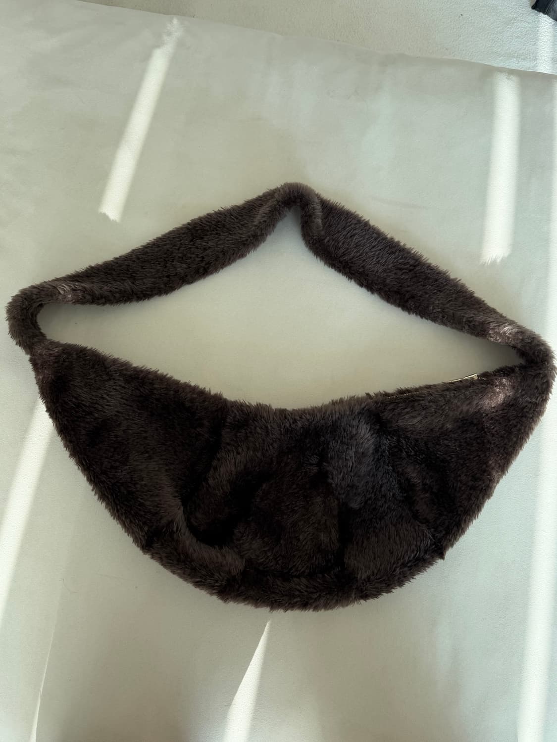 리얼 양레더 퍼 100딥브라운 크로스백 상품이미지3