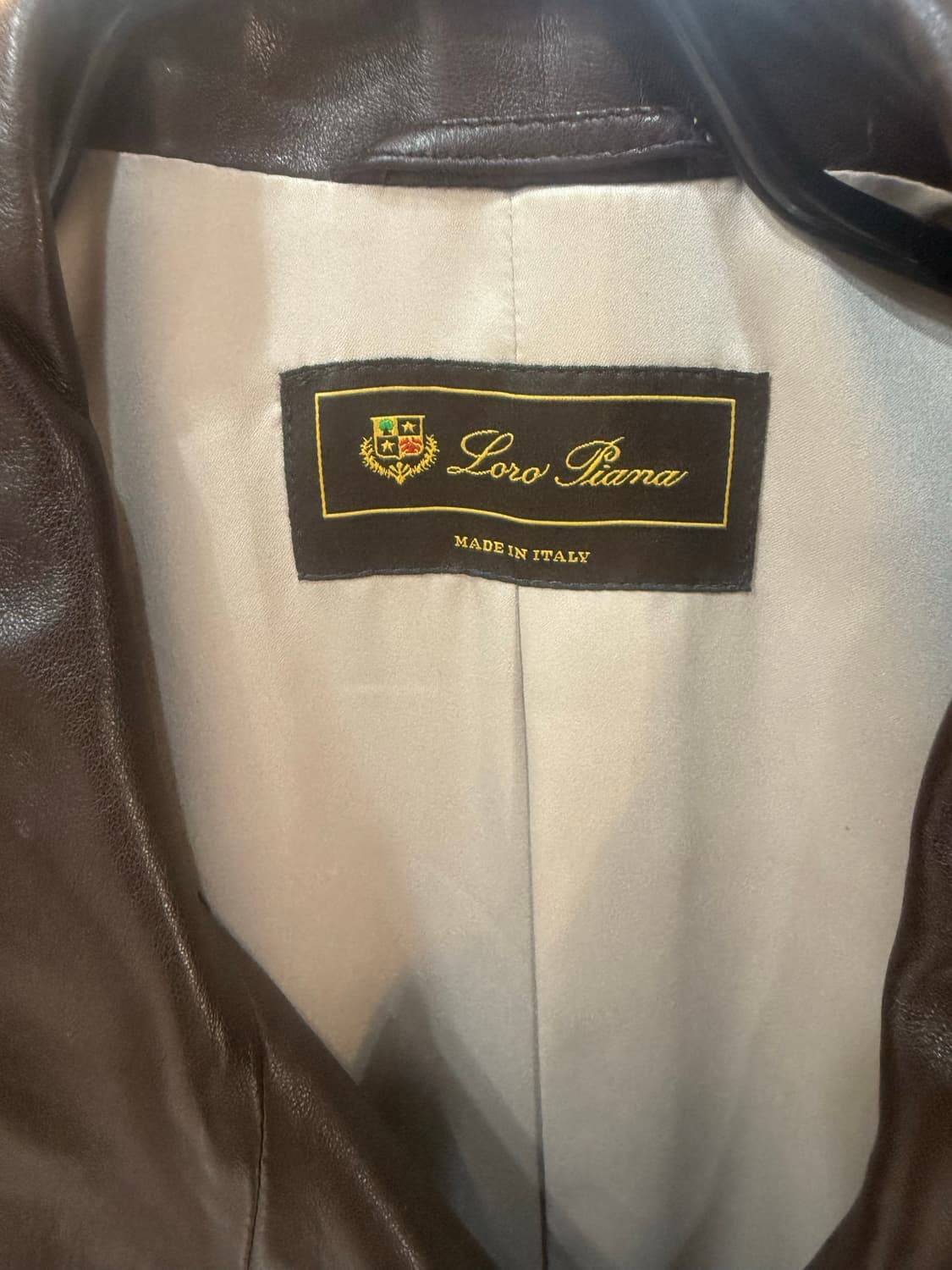42/66 정품 로로피아나 가죽자켓 팝니다 상품이미지2
