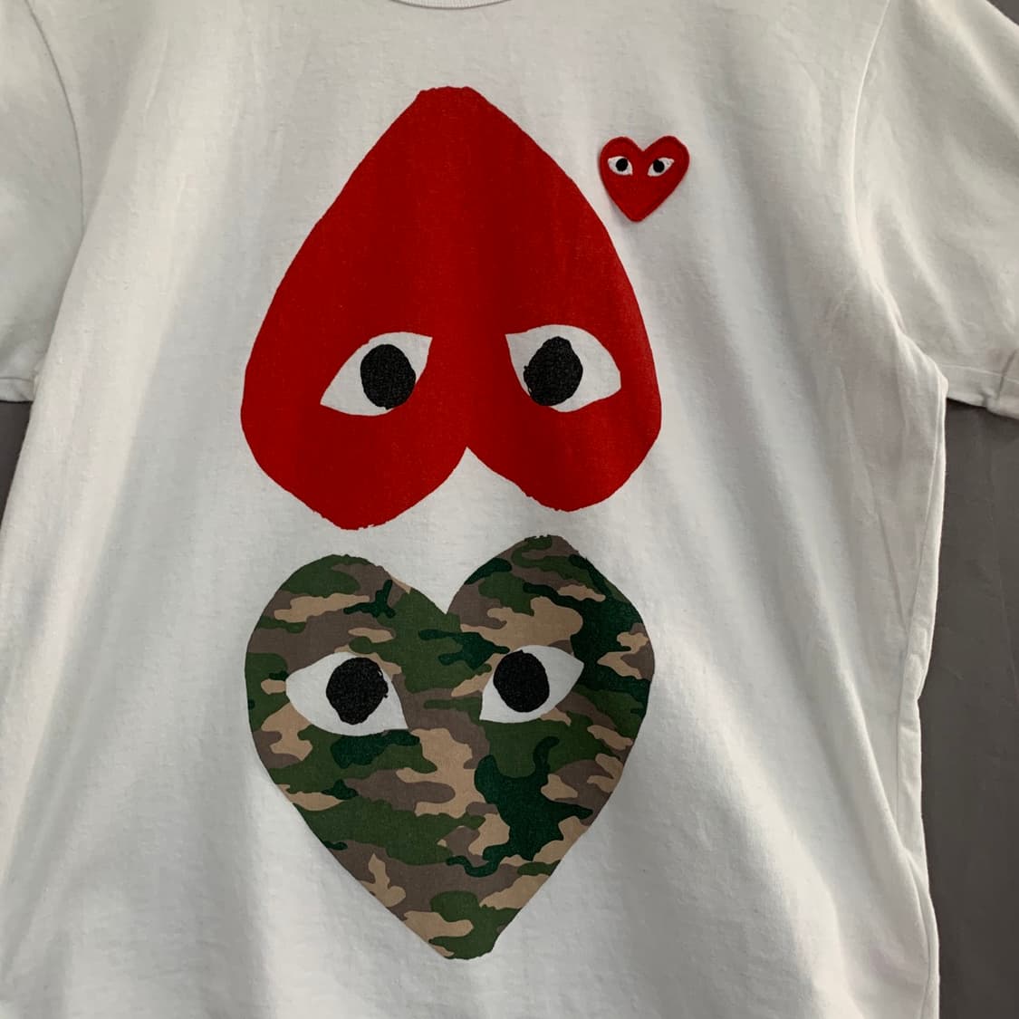 L 꼼데가르송 우먼스 더블 카모 하트 반팔티 상품이미지4