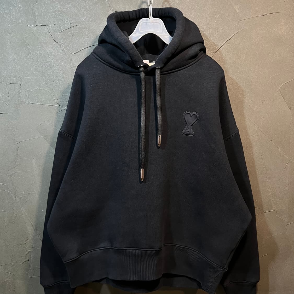 [XL] AMI 아미 블랙 하트 로고 후드티 상품이미지1