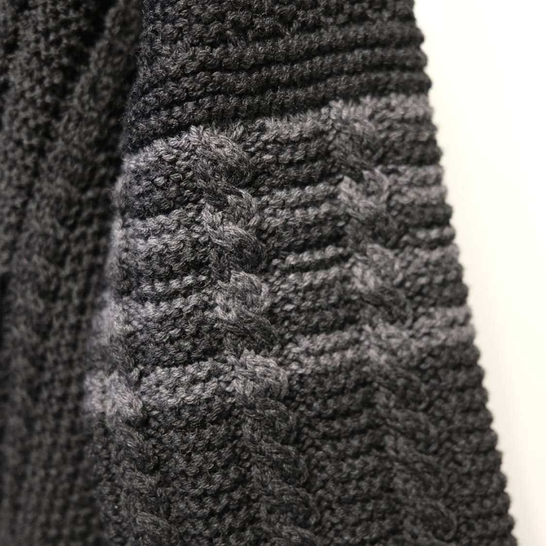 톰브라운 사선완장 아란 케이블 가디건 다크그레이 상품이미지4