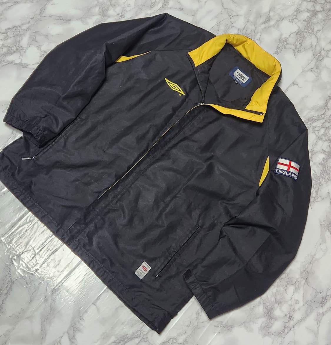 엄브로 잉글랜드 00s 바람막이 검노 자켓
 상품이미지3