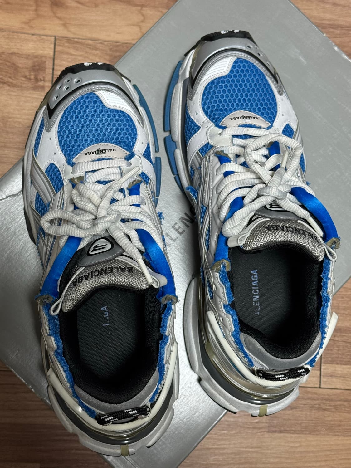 발렌시아가 뉴러너 블루 42 상품이미지2