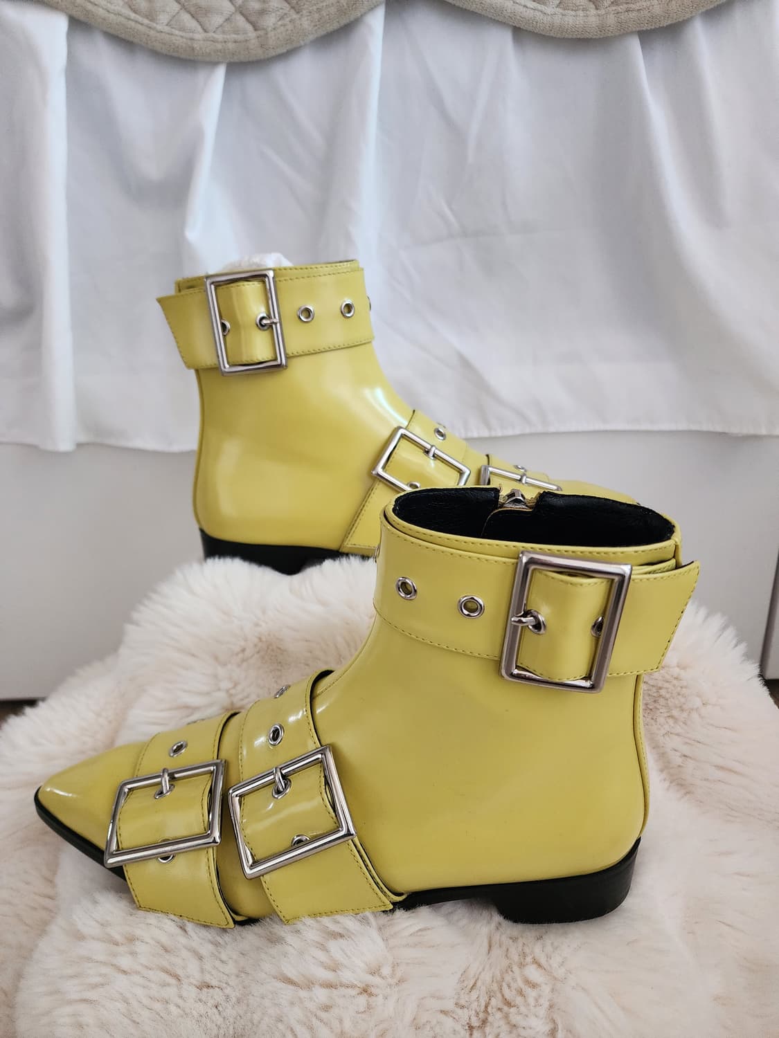 엘칸토 수입 옐로우 버클 장식 앵클 부츠 상품이미지2