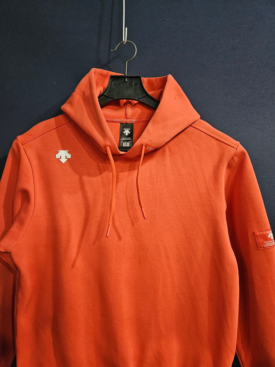 데상트 오랜지컬러 남성 세미오버핏 100 후드티  상품이미지7