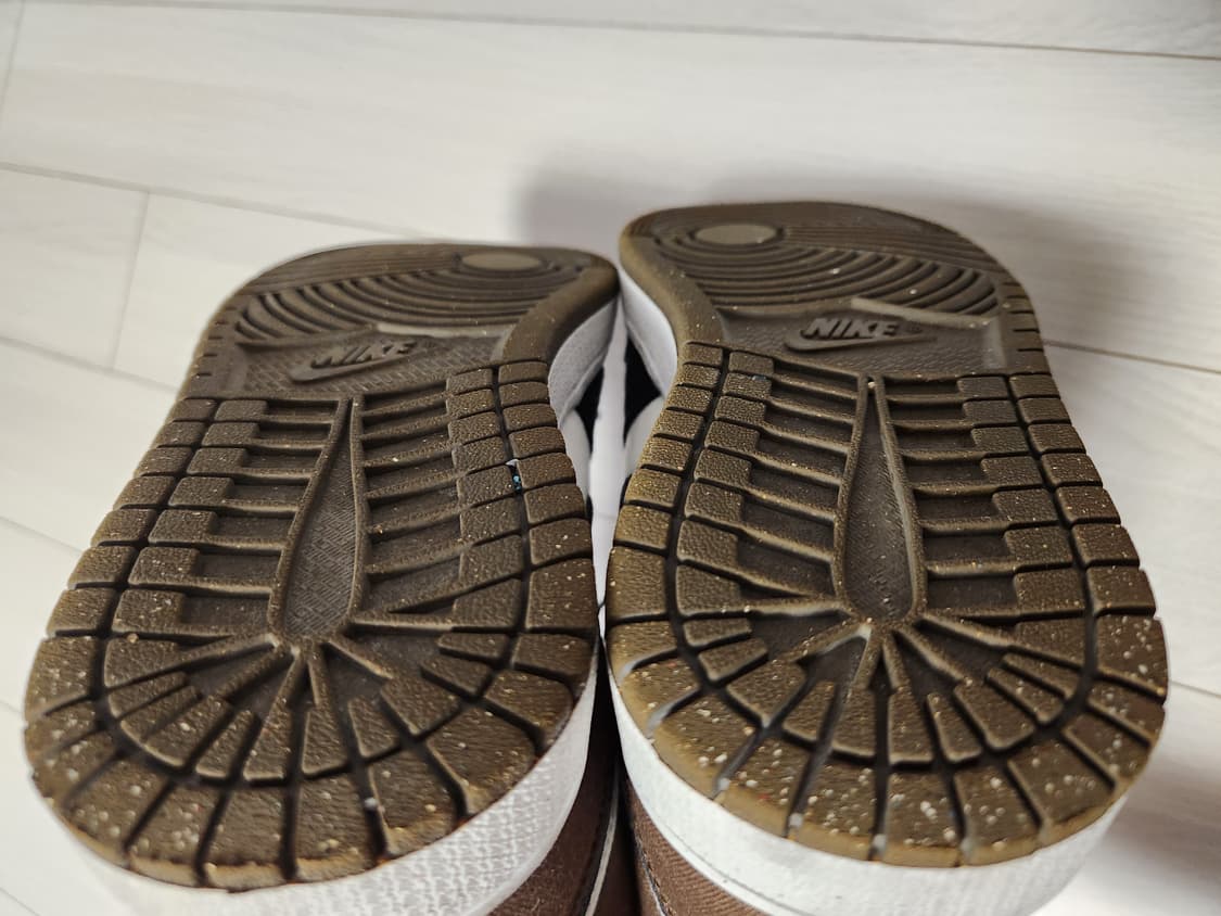 나이키 농구화 조던 1 미드 올리브 토 사이즈240

아웃솔 흰부분 생활 상품이미지4