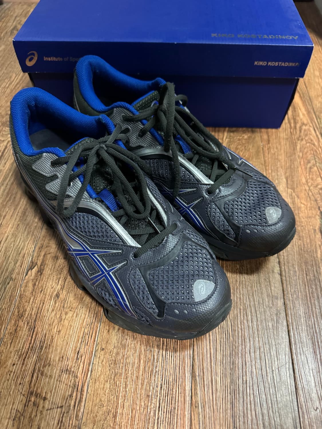 아식스 x 키코 코스타디노브 젤 퀀텀 지엔치아 다크 그레이 상품이미지2