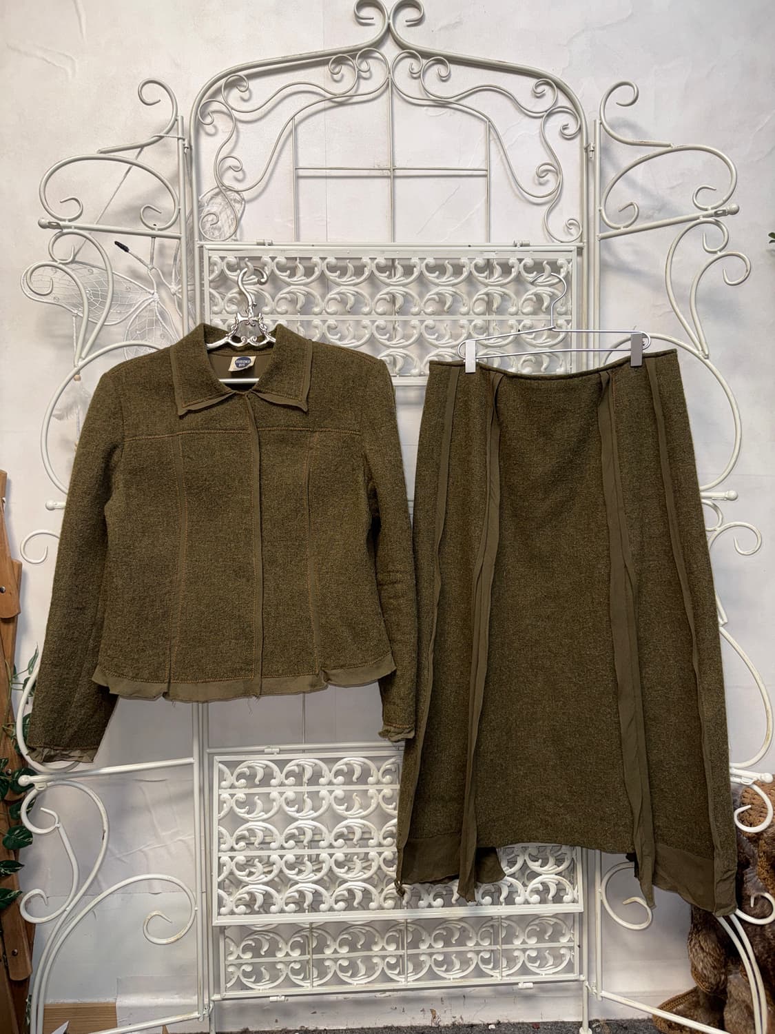 HIROKO KOSHINO khaki wool slit setup 상품이미지2