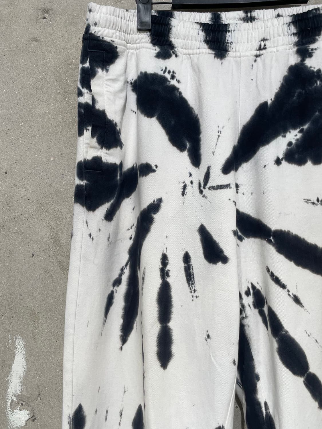 엄브로 x 에리즈 화이트 타이 다이 팬츠 상품이미지2