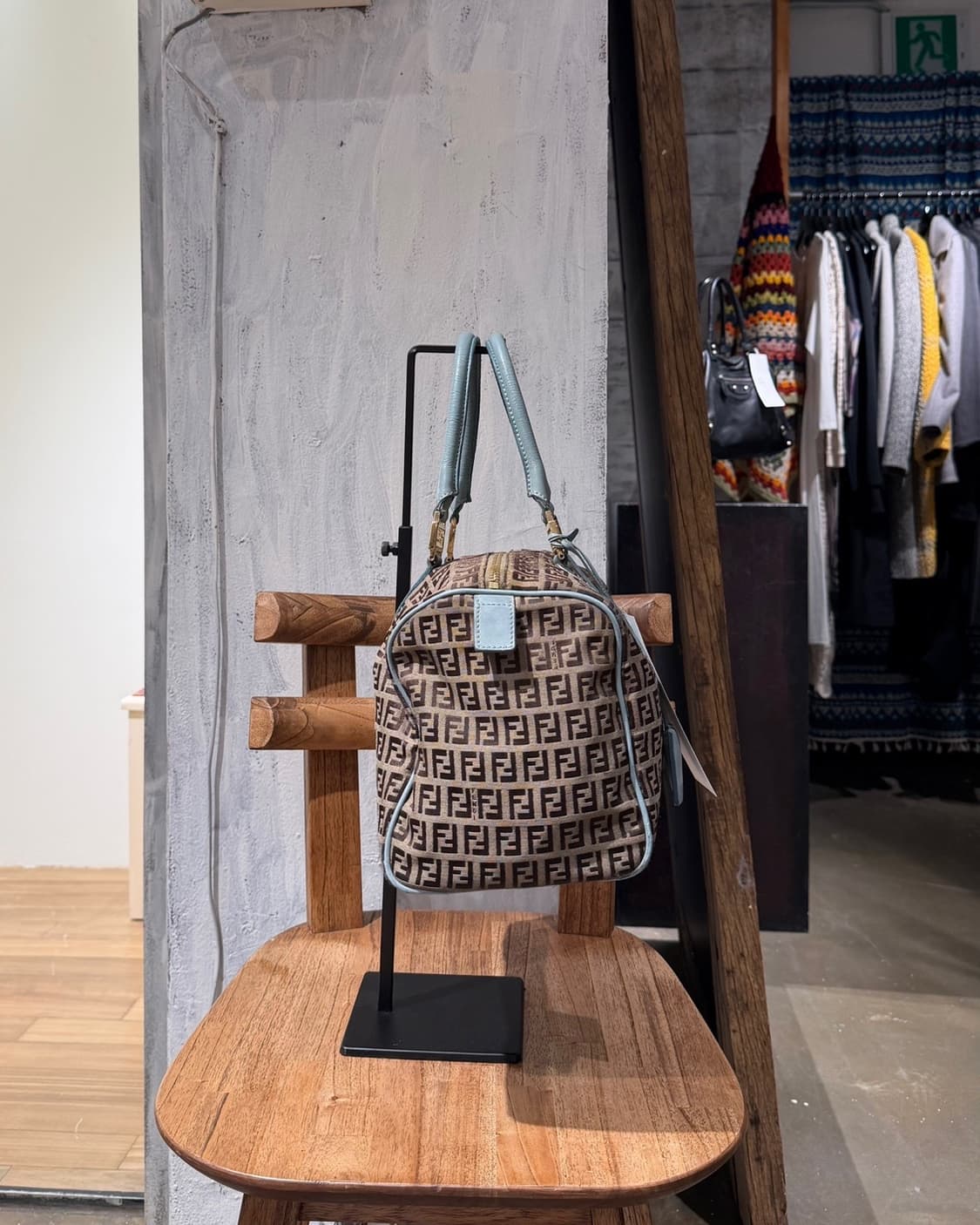 펜디 브라운 주카 블루 레더 트리빙 캔버스 보스턴백 상품이미지5