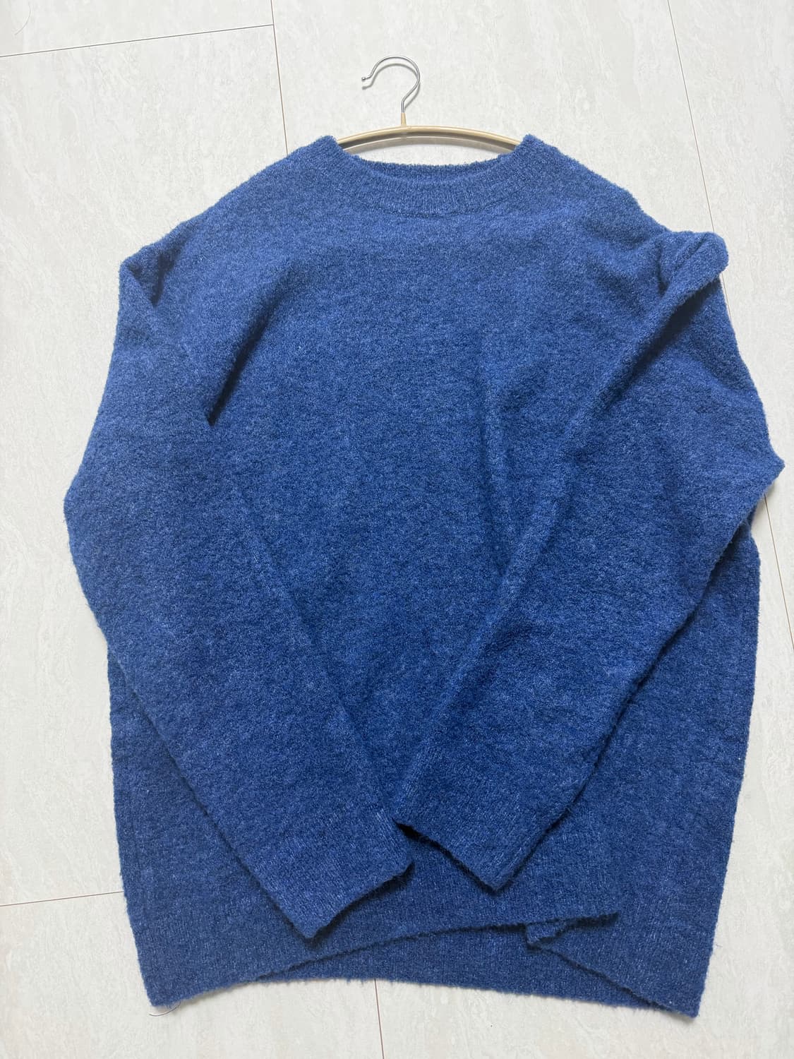 파란색 라운드넥 부클니트 L 상품이미지1