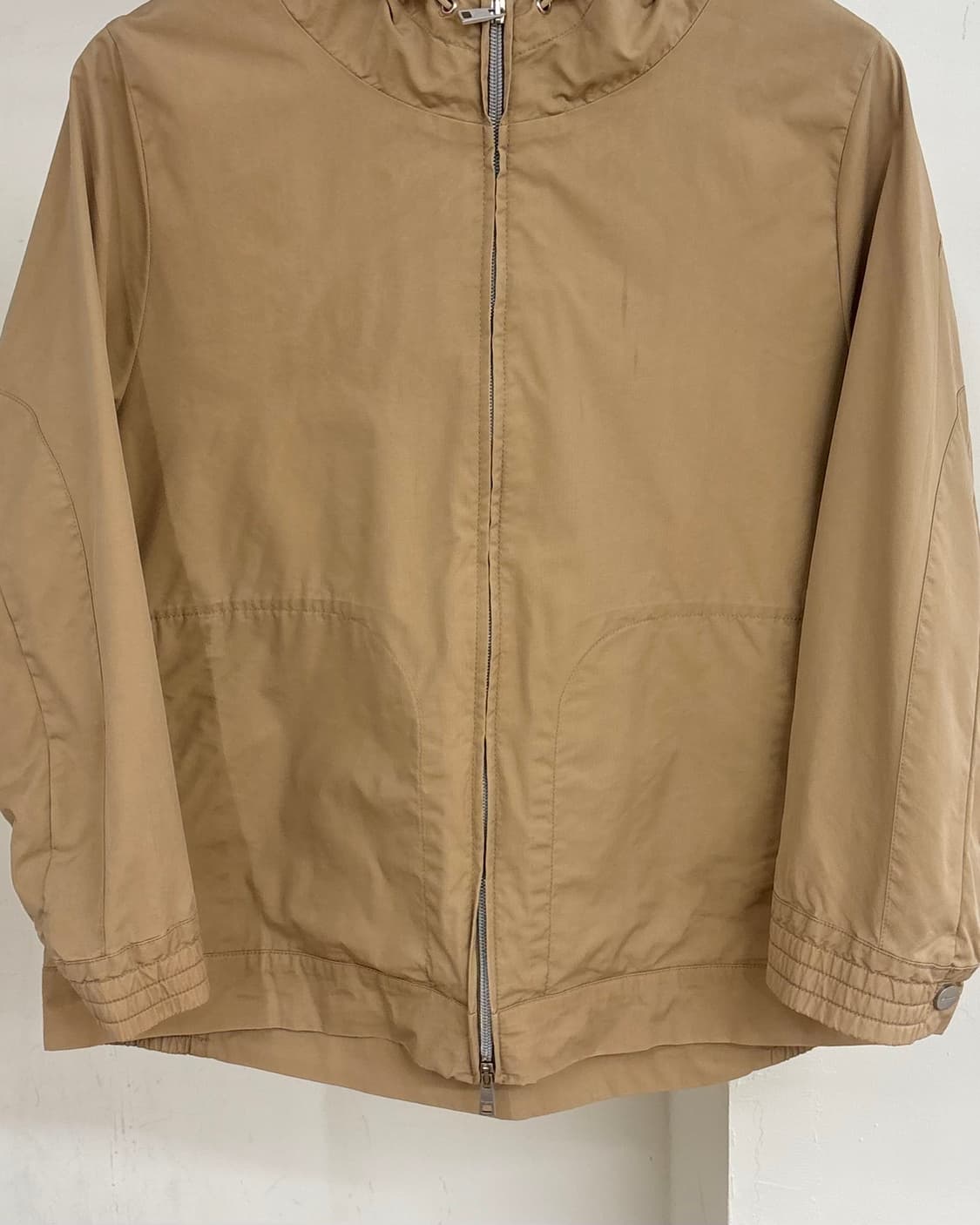 살바토레 페라가모 베이지 후드 바람막이 자켓 상품이미지5