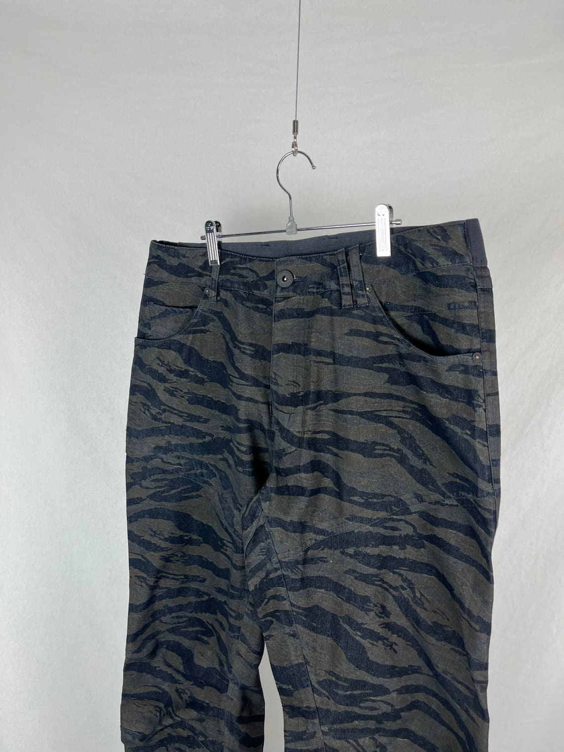 FieldCore 블랙컬러 애니멀 패턴 코튼 팬츠 상품이미지3