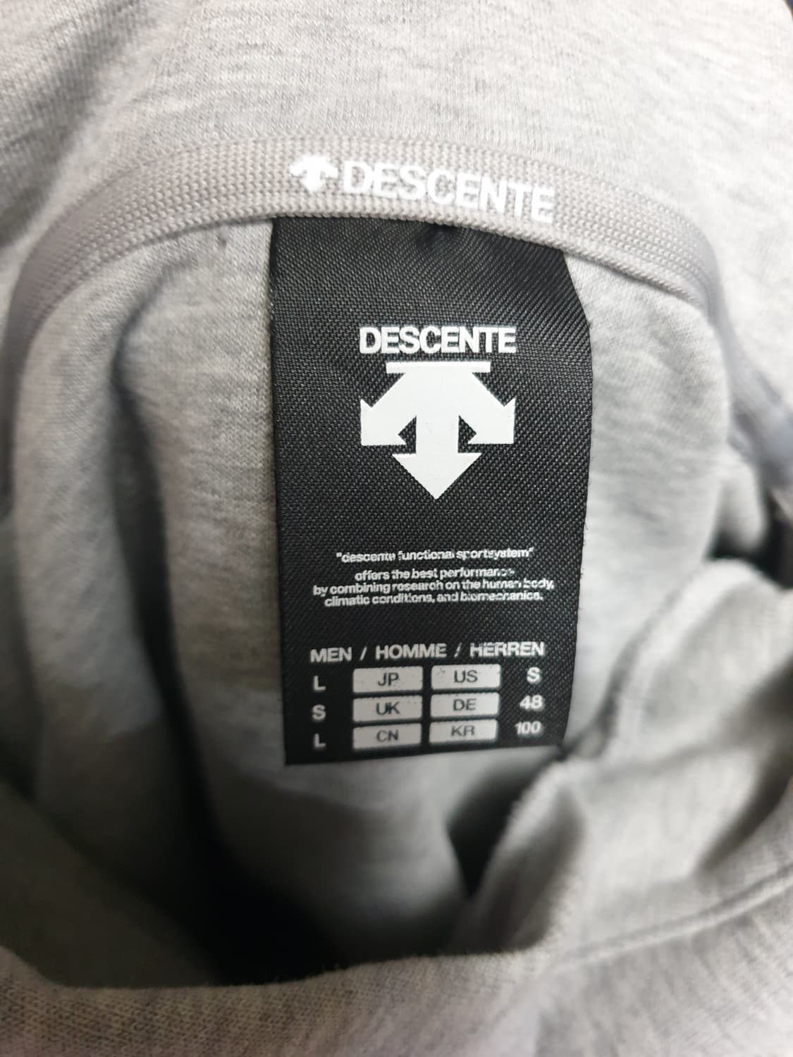 (단종매물) 데상트 언발란스 절개 포켓 자수로고 후드티 그레이 (L) 상품이미지6