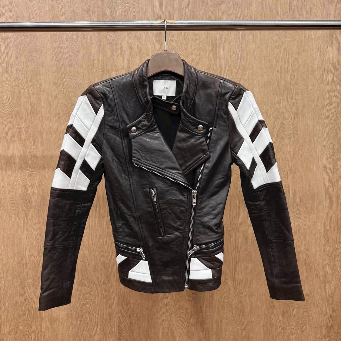 이로 양가죽 라이더 자켓 사선지퍼 스냅 버튼 넥 디테일 투톤 배색 상품이미지2