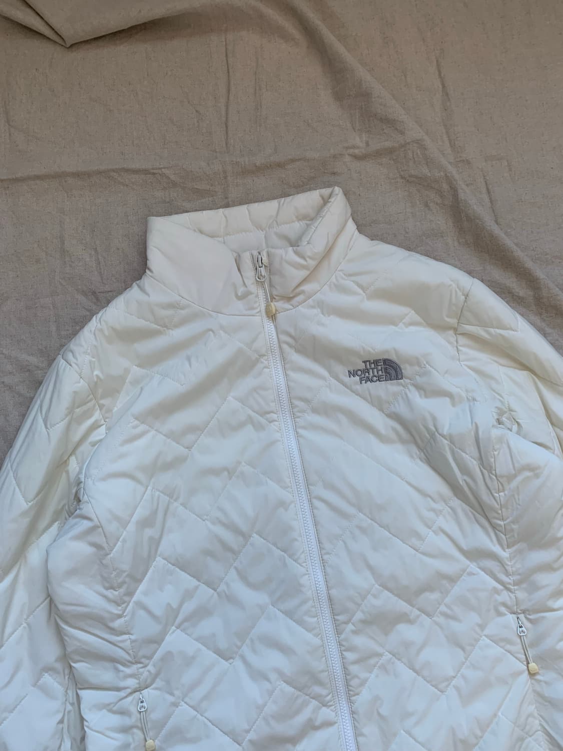 노스페이스 V-Motion 로고 화이트 경량 패딩 상품이미지5