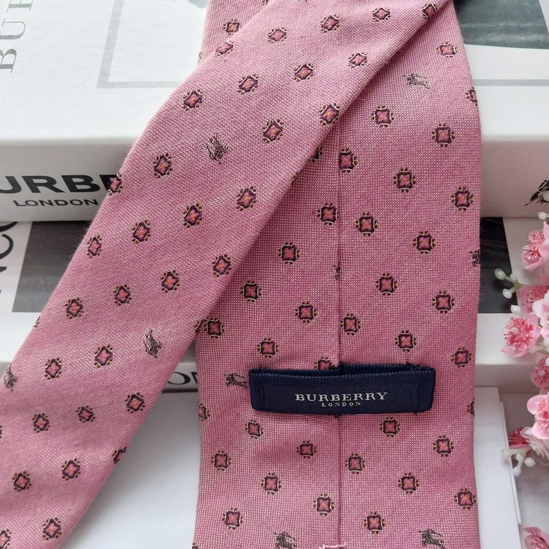 버버리 넥타이 기마사 자수 패턴 핑크 9.5cm A+등급 k2515 상품이미지5