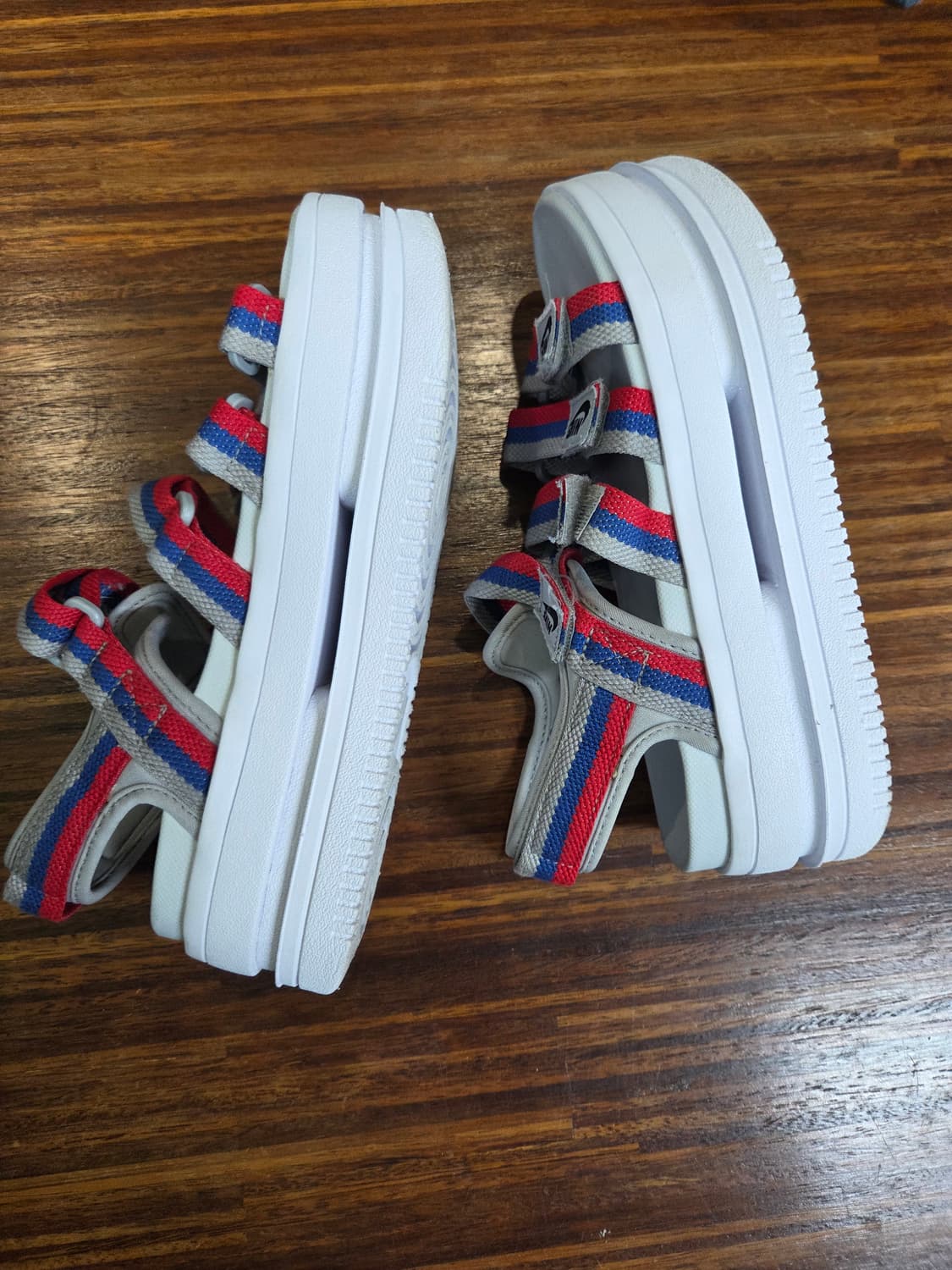 나이키 아이콘 클래식 배색 샌들 250 상품이미지1