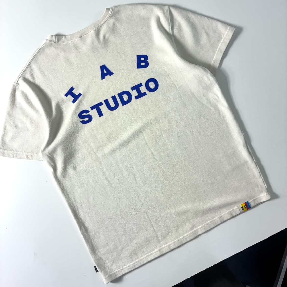 IAB studio  아이앱스튜디오 스펠아웃 화이트 반팔티셔츠  상품이미지1