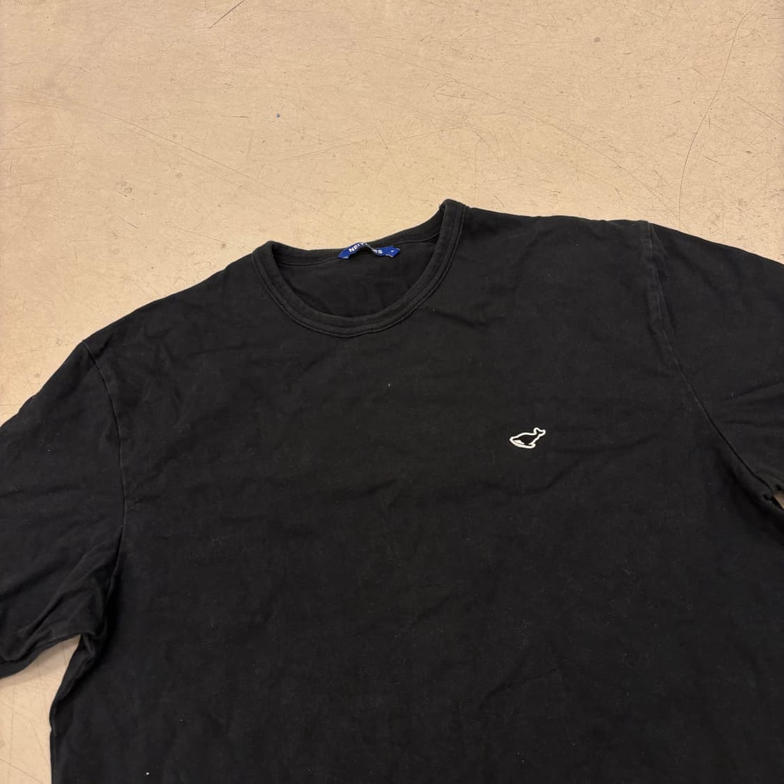 네이더스 스몰로고 블랙 티셔츠 상품이미지2