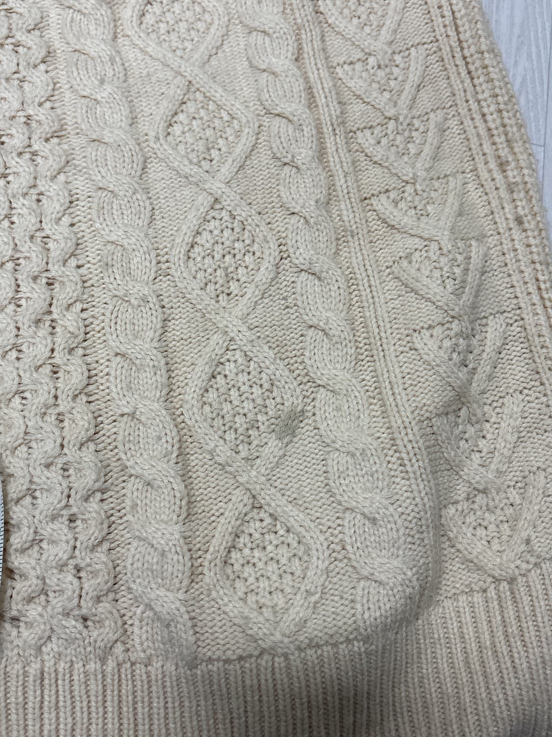 어스뮤직 니트 상품이미지3