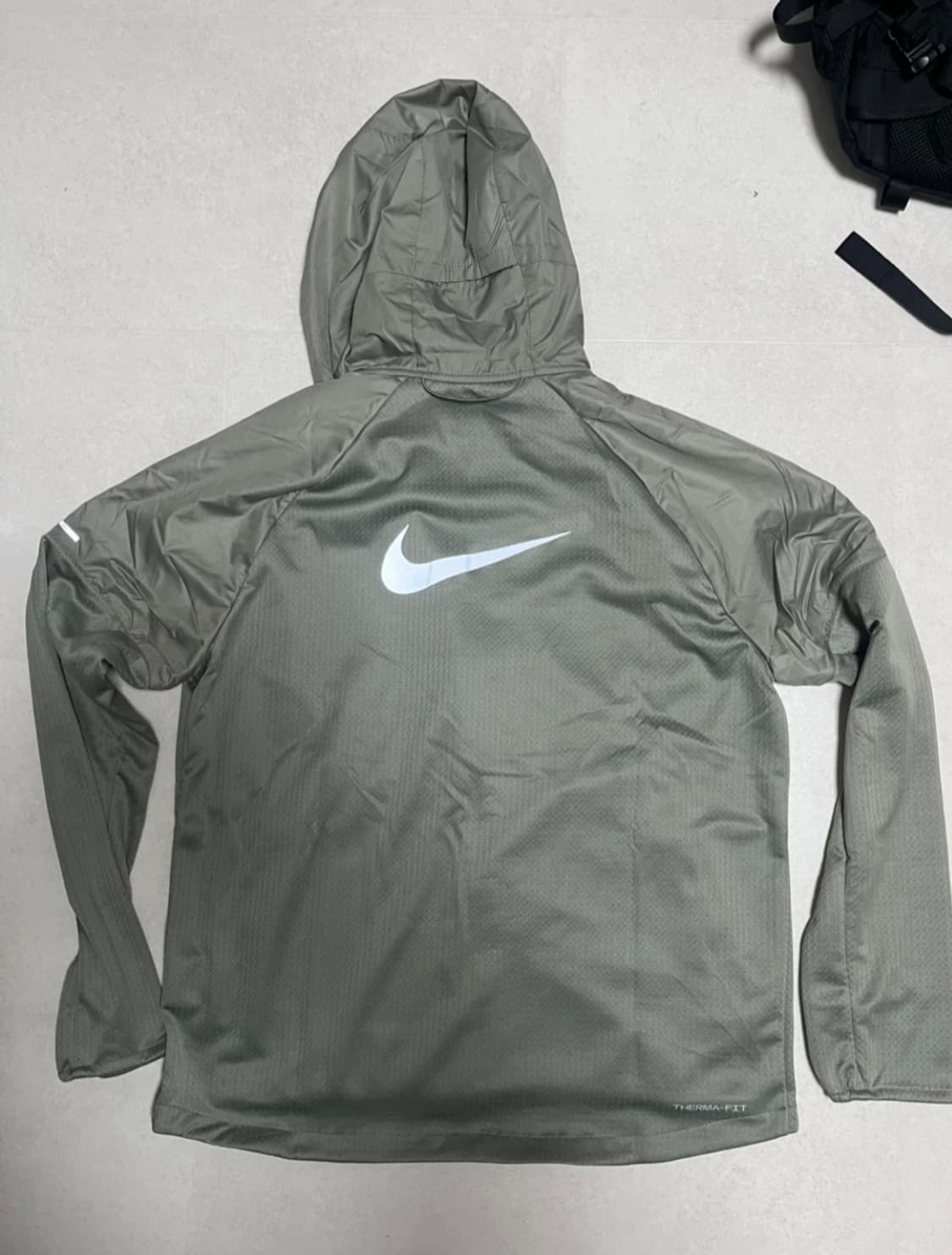 나이키 써마핏 러닝자켓 상품이미지2