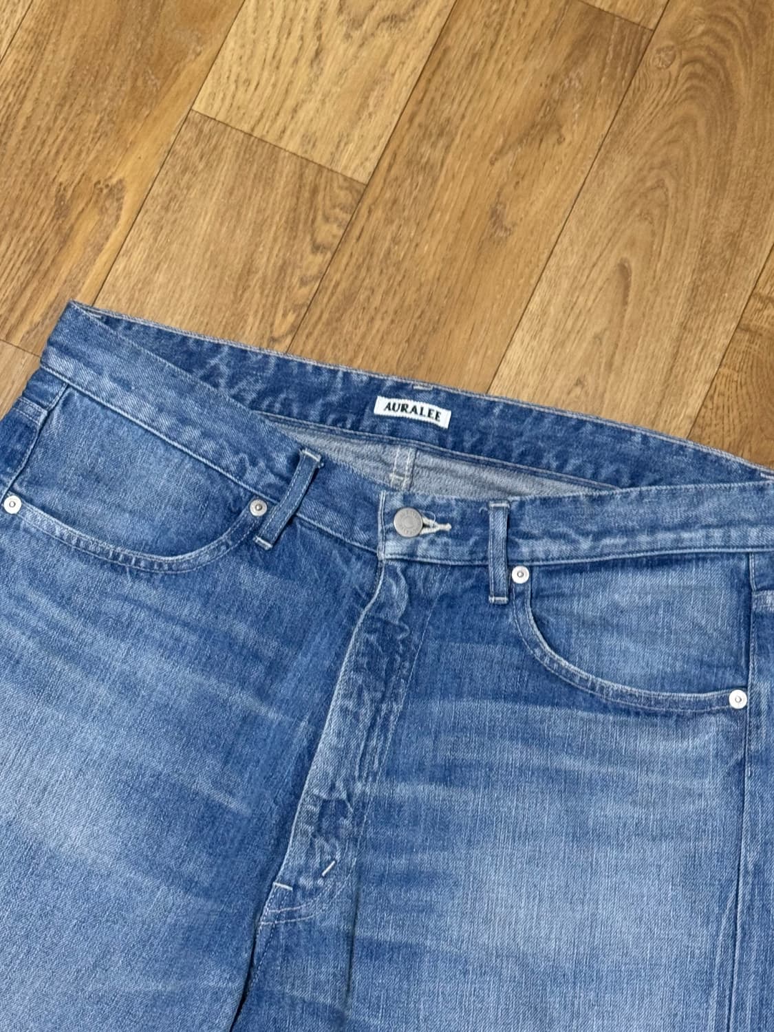 [4] 오라리 25ss 셀비지 페이디드 라이트 데님 팬츠 상품이미지4