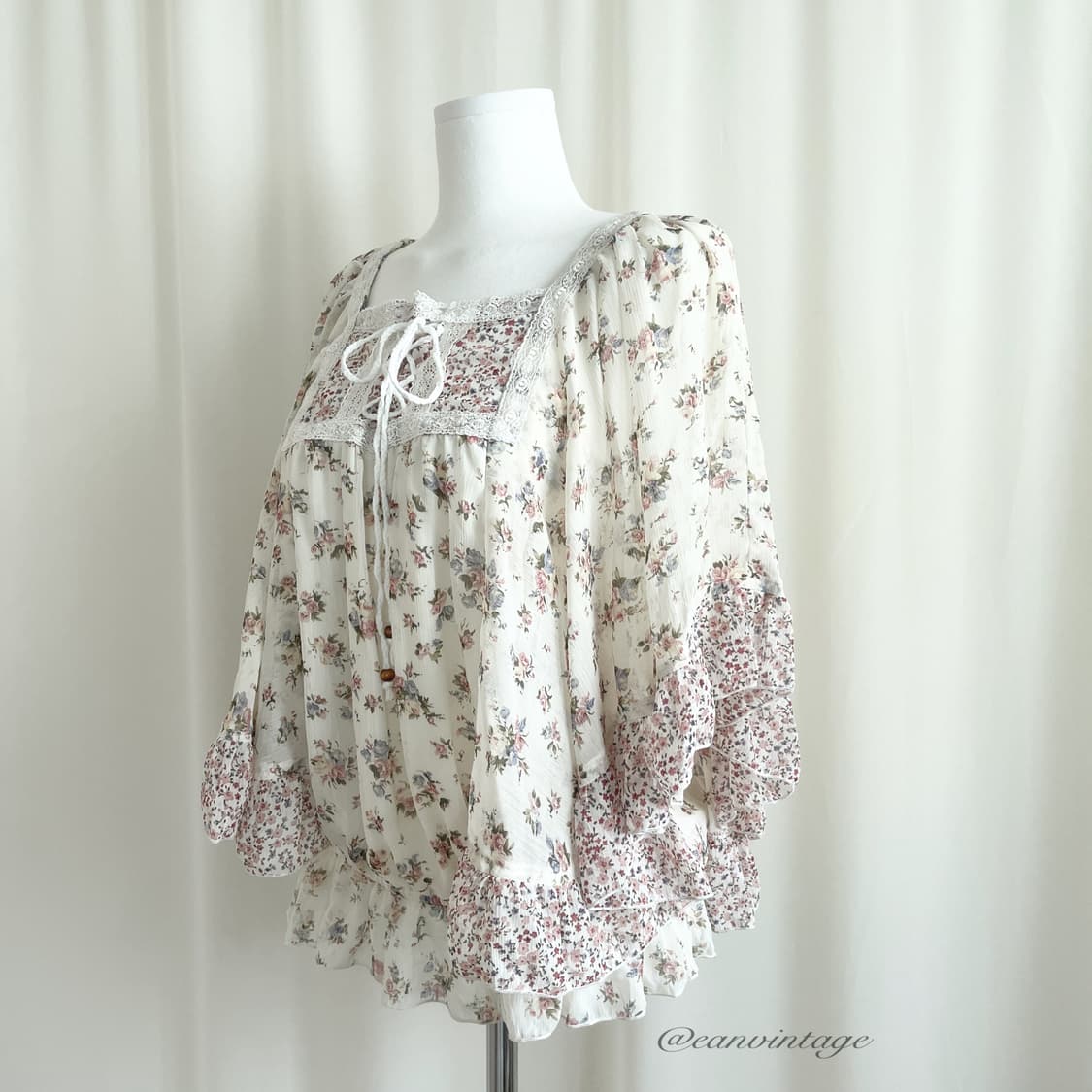 light cream flower poncho blouse 상품이미지4