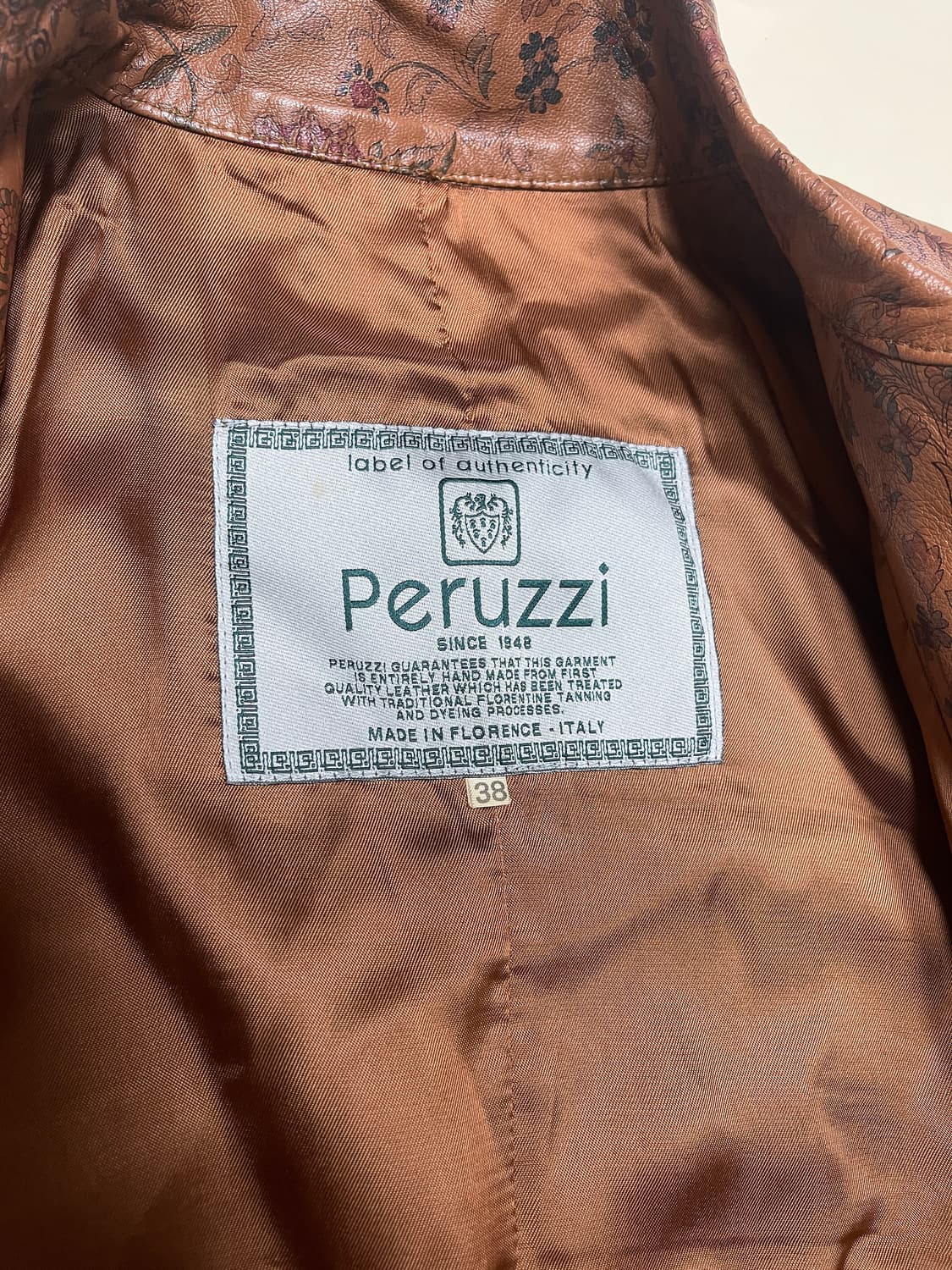 페루찌(Peruzzi) 브랜드플라워 패턴  가죽 자켓 상품이미지4