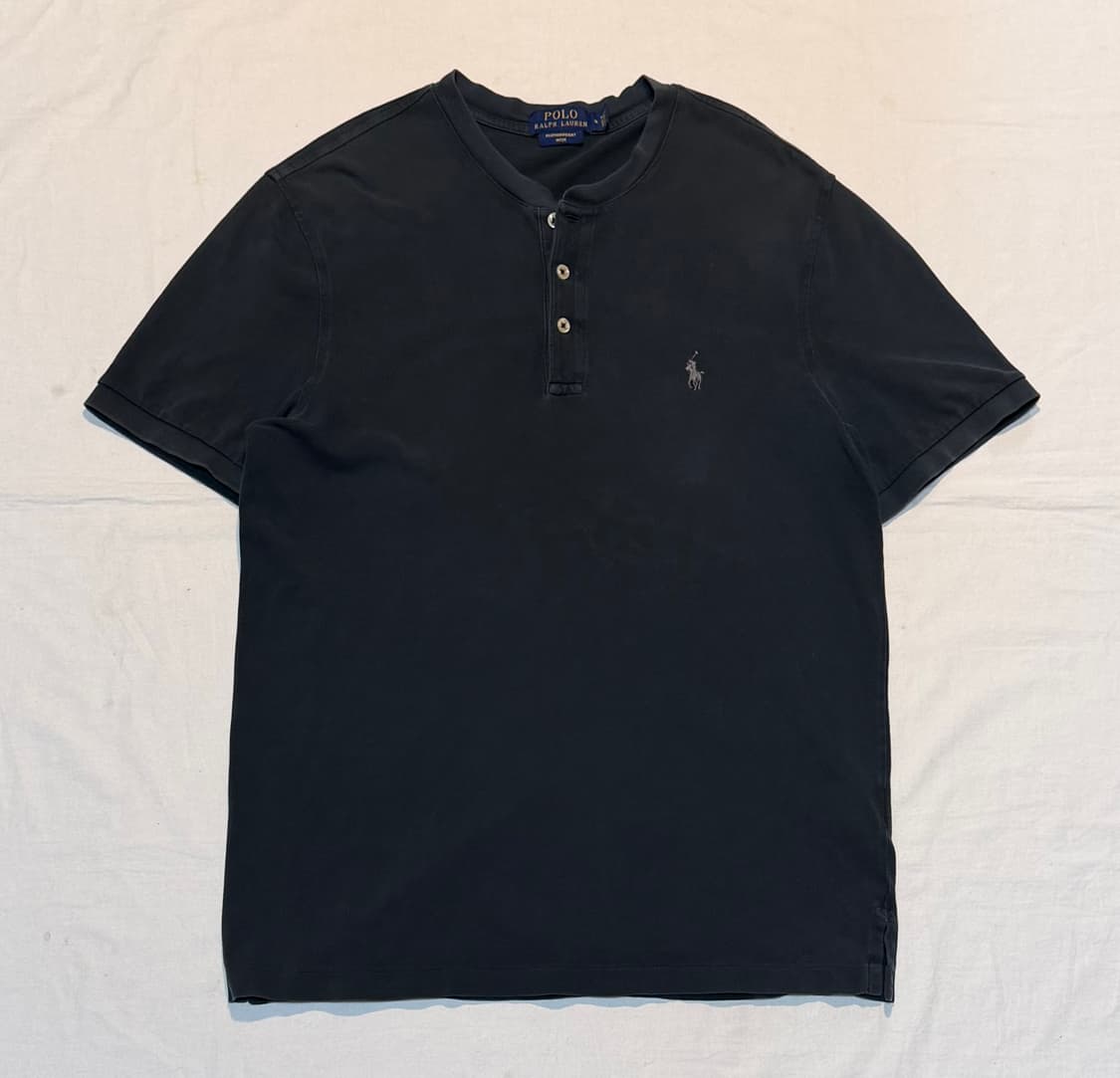 폴로 랄프로렌 가먼트 다이드 헨리넥 반팔 티셔츠 블랙 상품이미지1