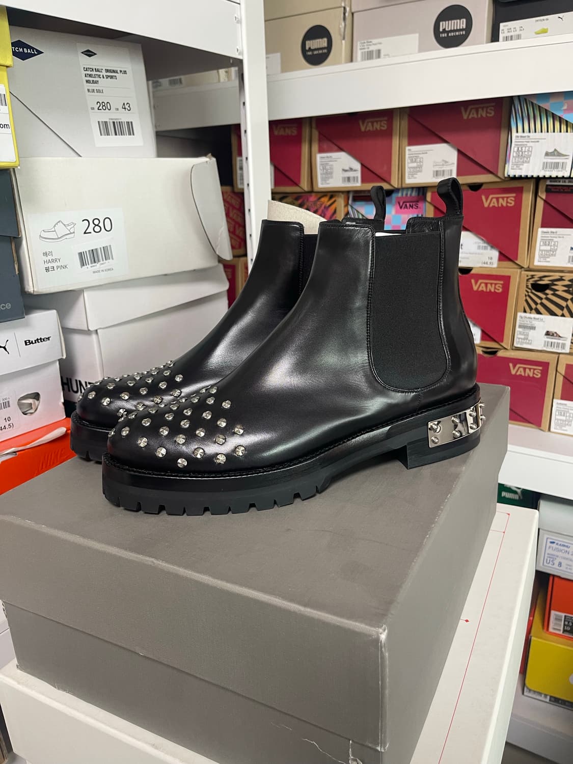 40)알렉산더 맥퀸 스터드 장식 블랙 첼시 부츠 상품이미지1