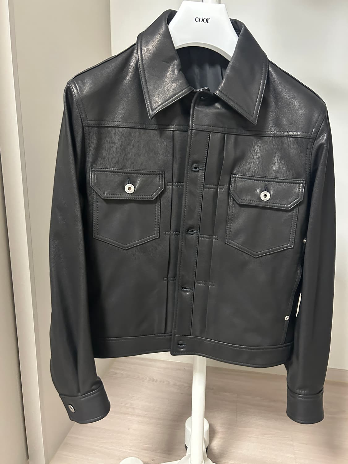 쿠어 고트 스킨 레더 트러커 자켓s 25fw 상품이미지2