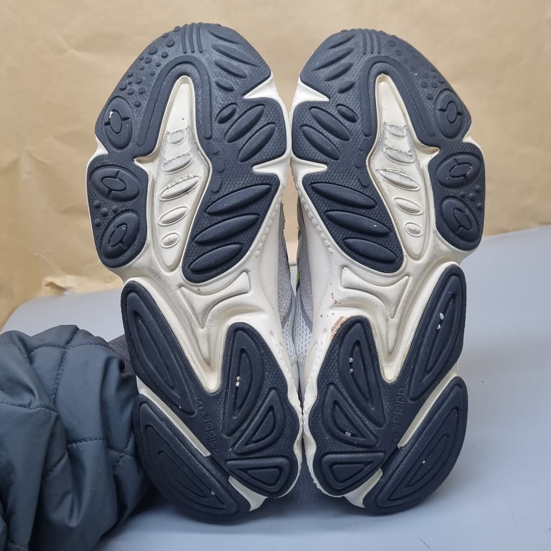 아디다스 오즈위고 여성운동화235 상품이미지3