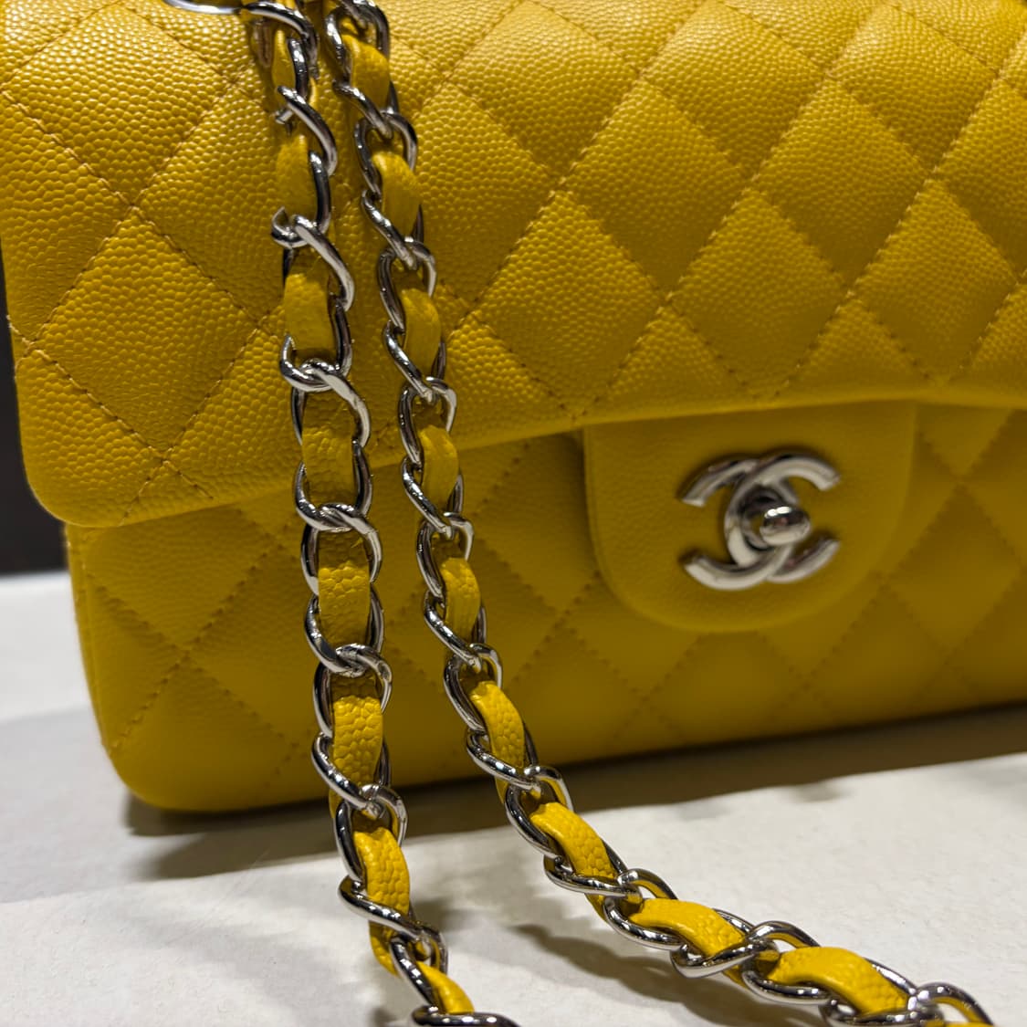 샤넬 클래식 캐비어 스몰 옐로우 상품이미지3