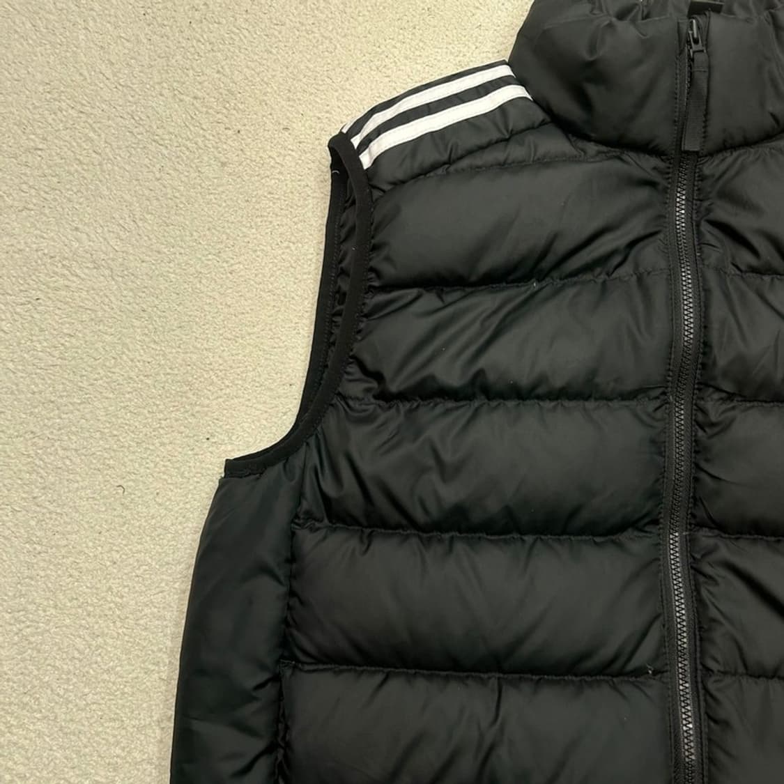 아디다스 에센셜 3S 라이트 다운 베스트 L 상품이미지3