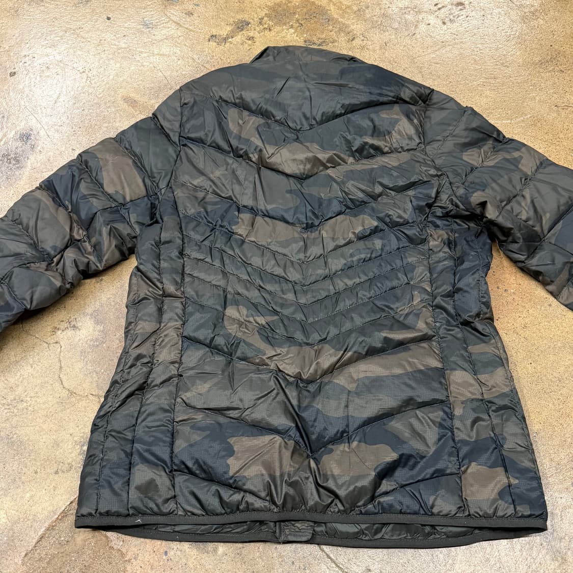 아베크롬비 카키 카모 밀리터리 경량 숏패딩 상품이미지4