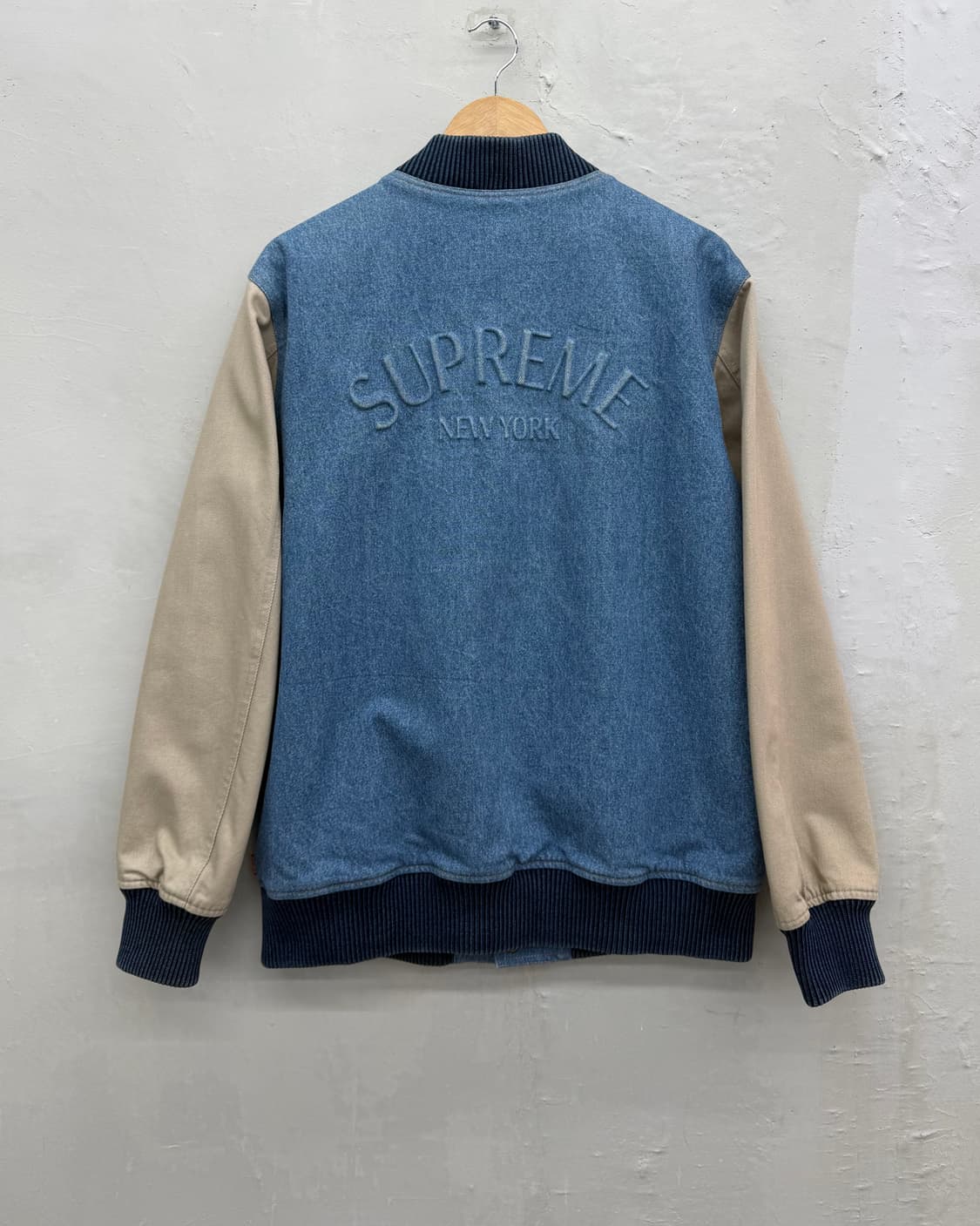슈프림 엠브로이더리 데님 바시티 자켓 상품이미지8