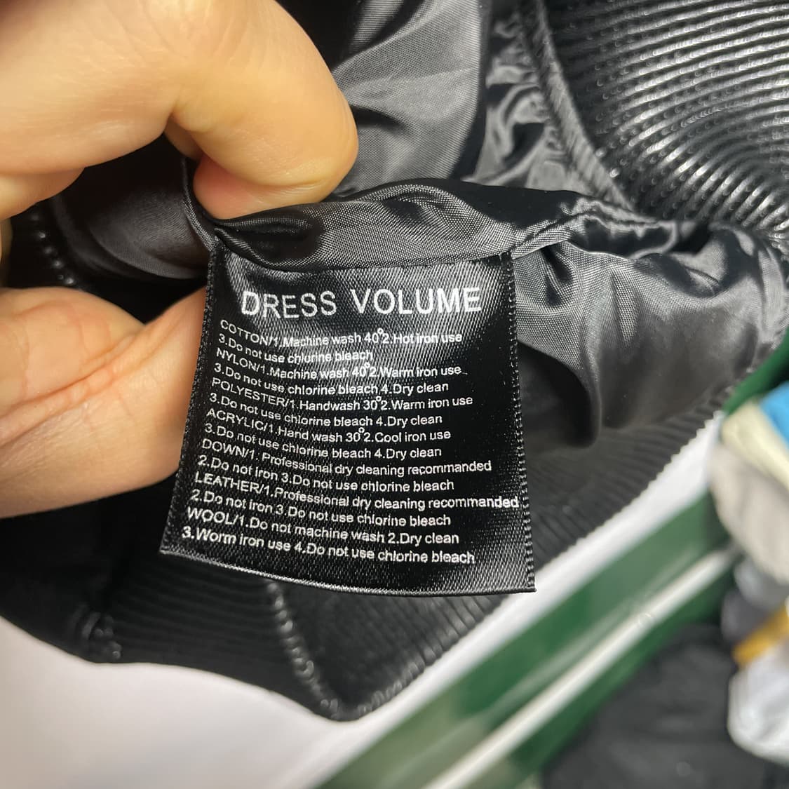 드레스볼륨 블랙 페이크 레더 봄버 자켓 상품이미지5