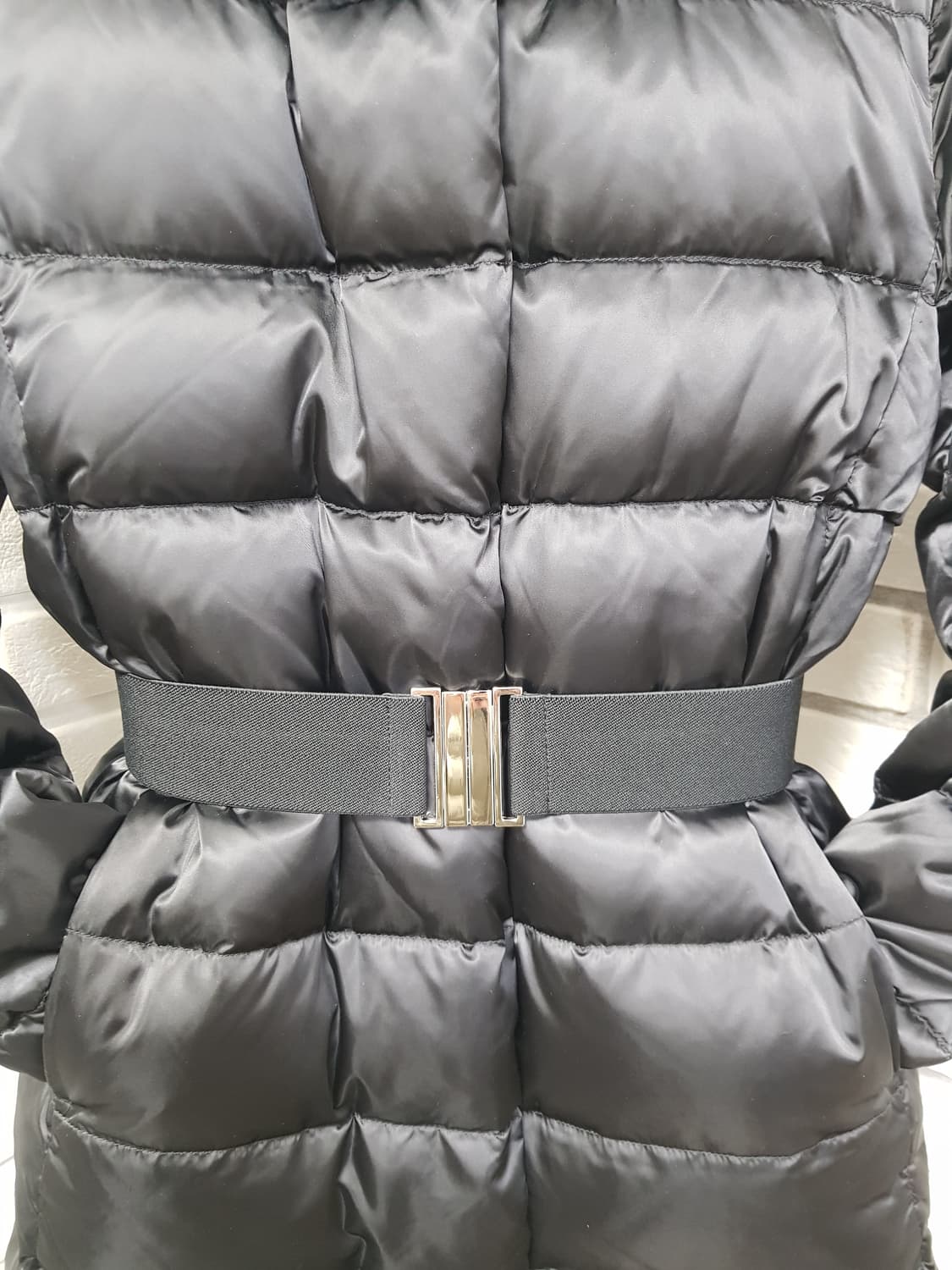 [40/55/정품] 프라다 폭스퍼 삼각로고 구스패딩 상품이미지4