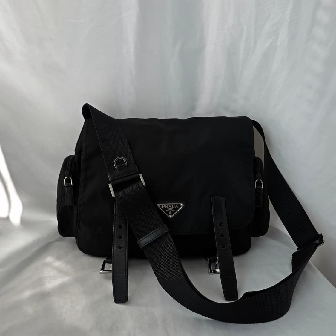 [정품 PRADA] 프라다 사이드 투포켓 남성 크로스백 메신저백 라지 상품이미지3