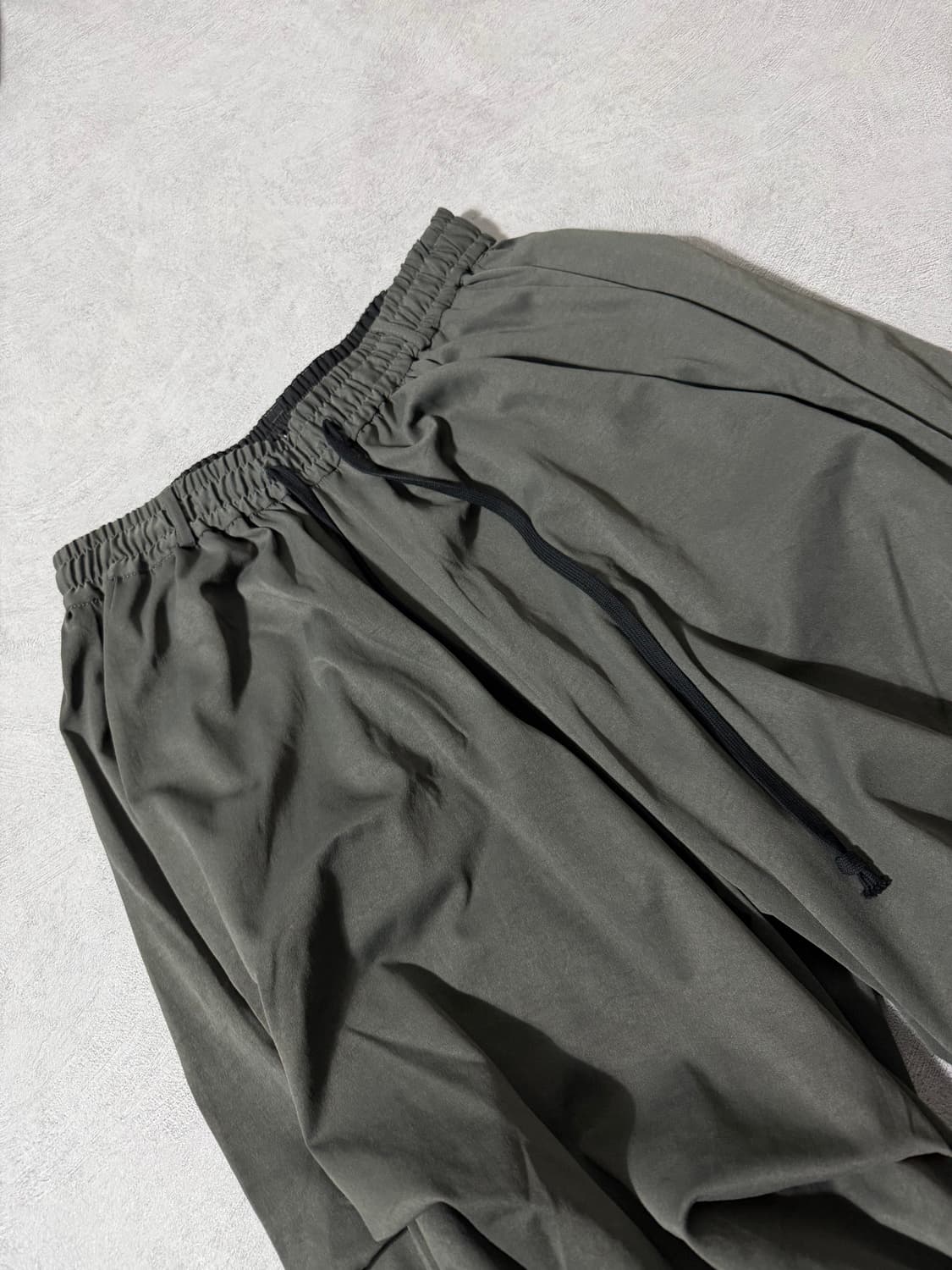NO ID. Asymmetric Drape Wide Pants 상품이미지3