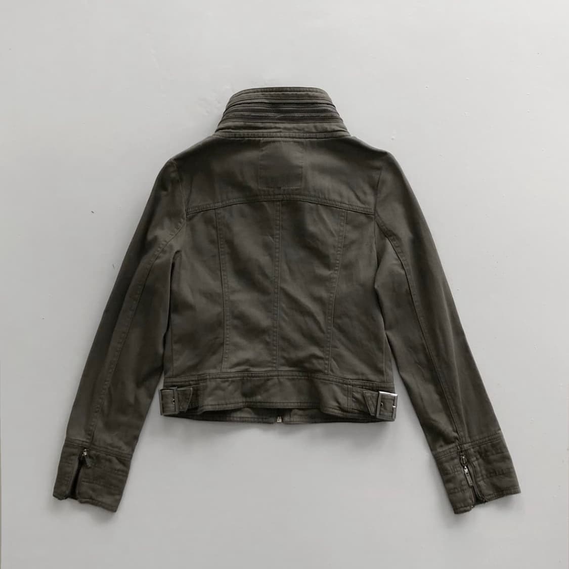 Cecil McBee 세실맥비 하이넥 아카이브 버클디테일 집업 자켓 상품이미지2