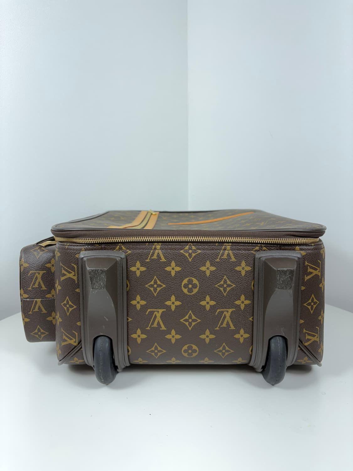 루이비통 M23259 페가세 보스포어 캐리어 상품이미지7