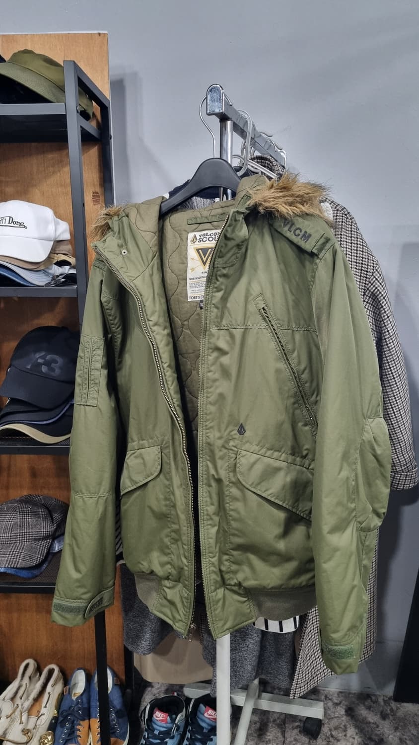 볼컴 희귀템 카키색 MA-1 항공점퍼 105size 상태매우좋음 상품이미지1