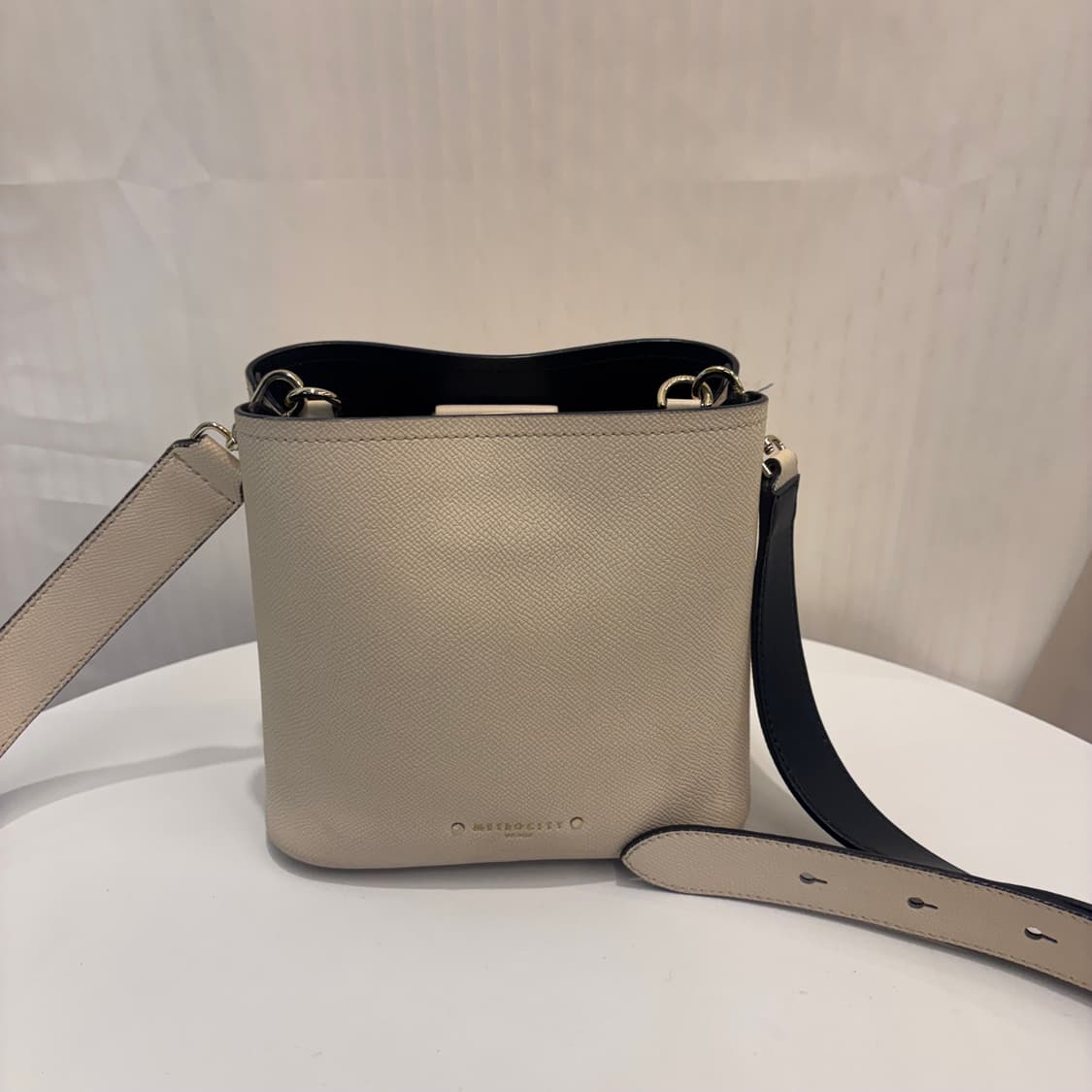 정품 메트로시티 버킷 크로스백     상품이미지8