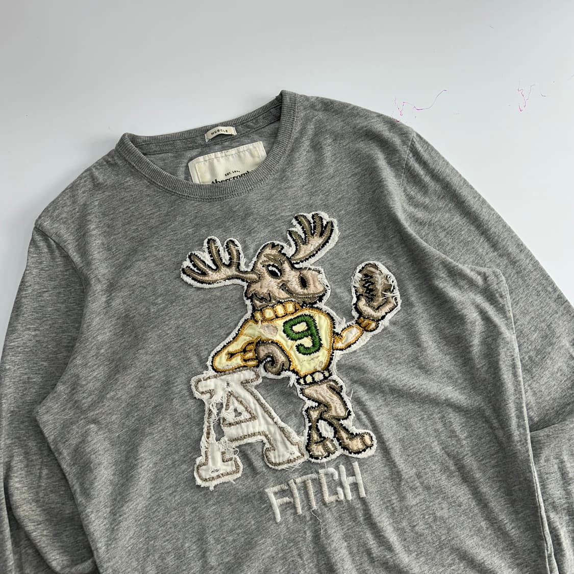 Abercrombie 아베크롬비 그런지 자수 그레이 롱슬리브 상품이미지4