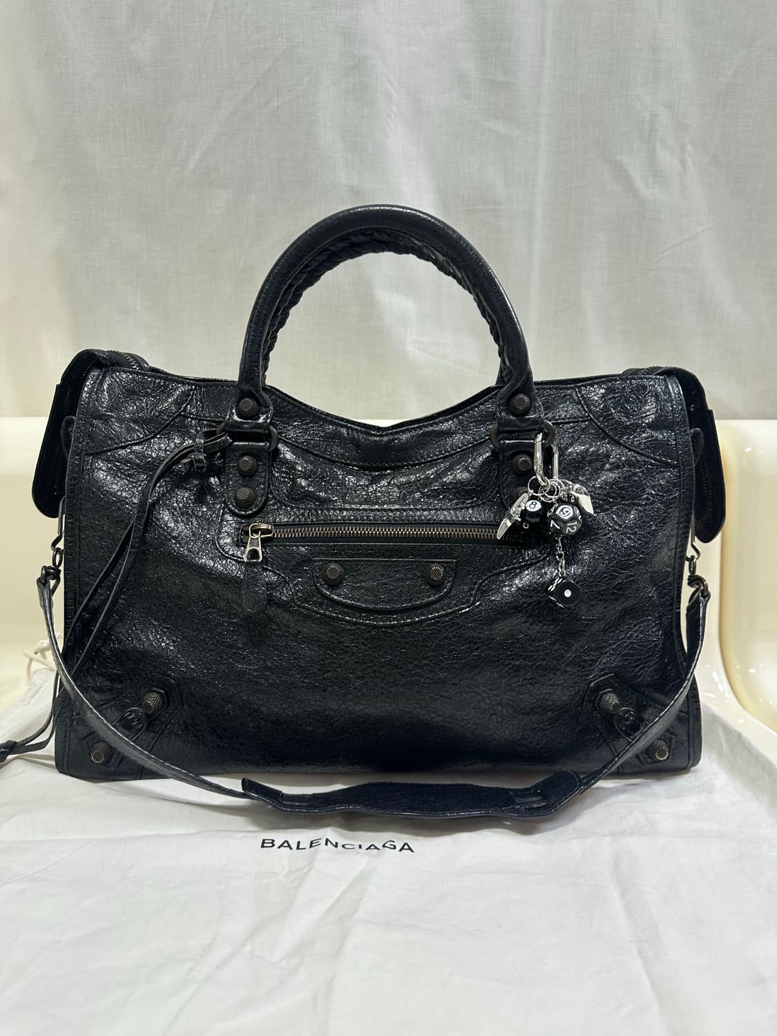 [A+ 정품] 발렌시아가 시티 모터백 미디움 블랙 상품이미지3