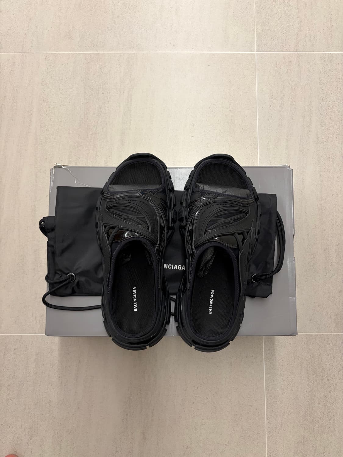 발렌시아가 트랙 슬리퍼 슬라이드  상품이미지1