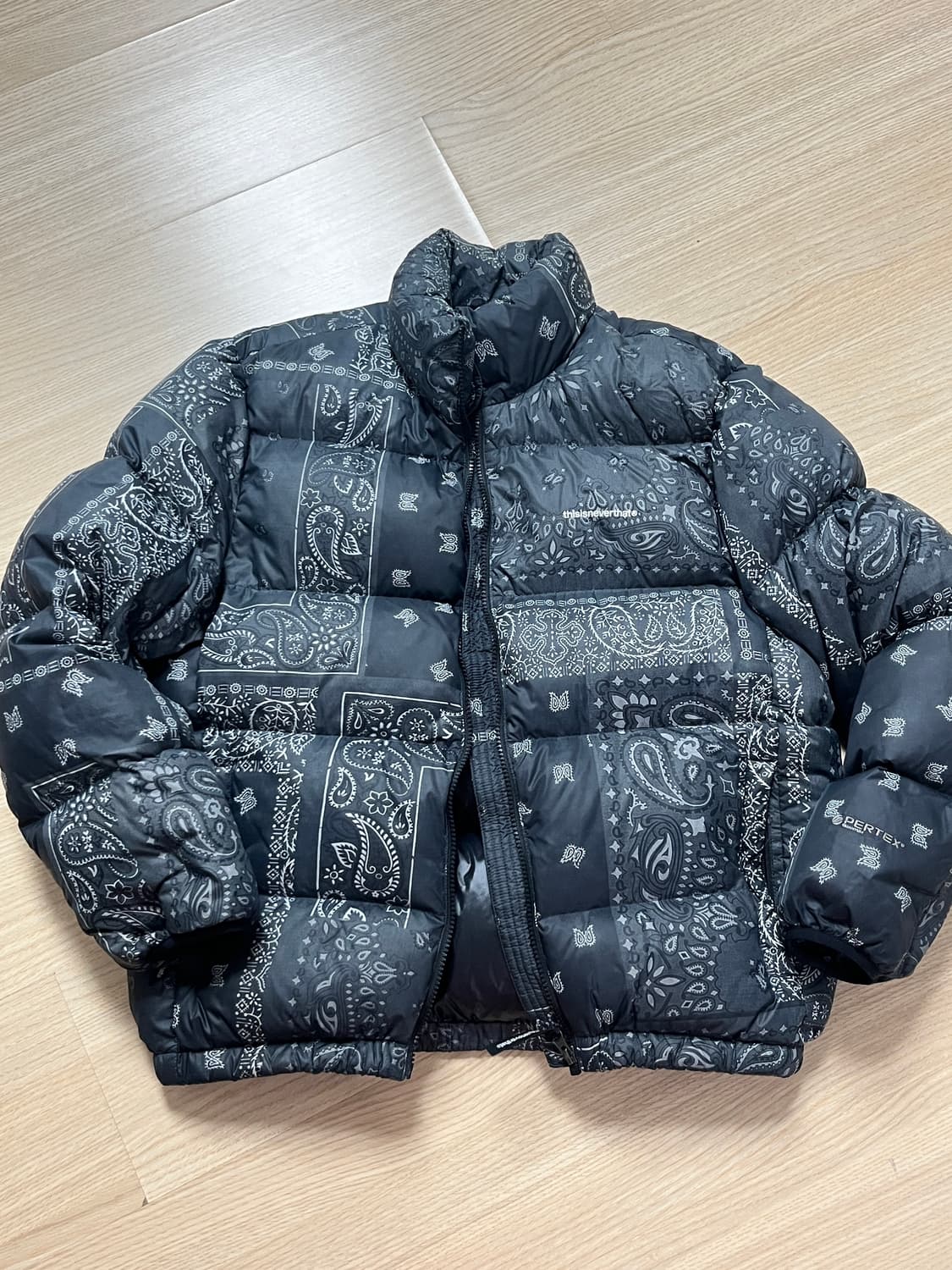 디네댓 페이즐리 패턴 패딩 상품이미지2