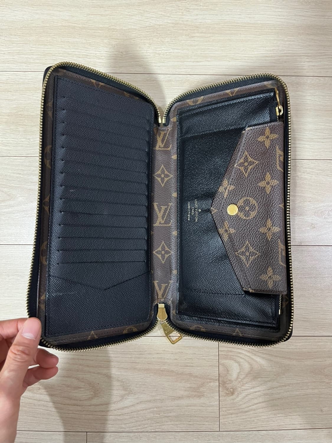 루이비통 데일리 오거나이저 파우치 상품이미지2